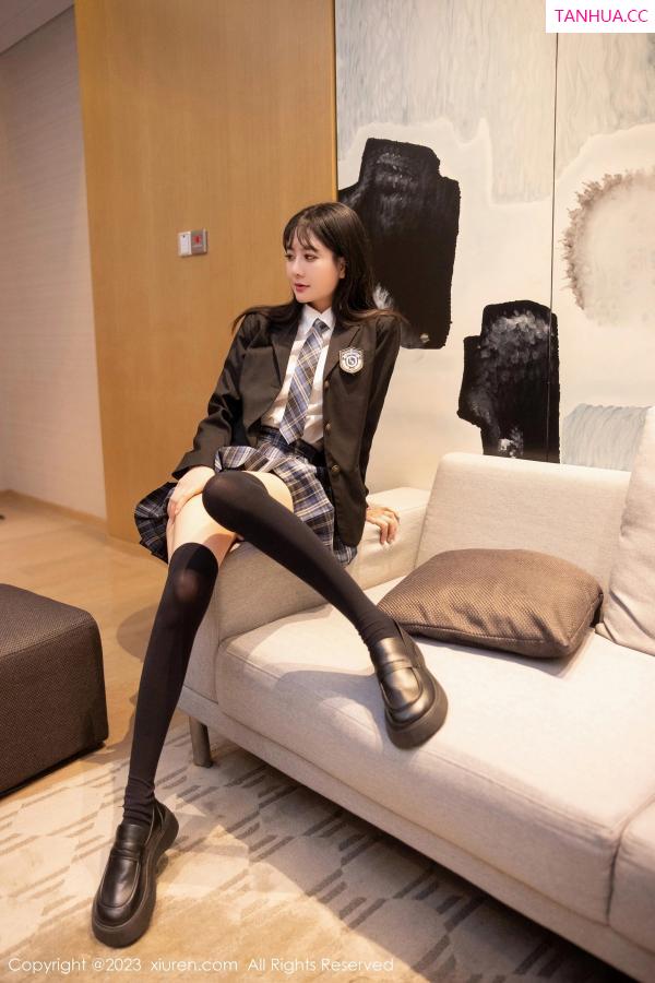   [XiuRen]高清写真图 2023.04.28 No.6662 幼幼 制服美腿第18张图片